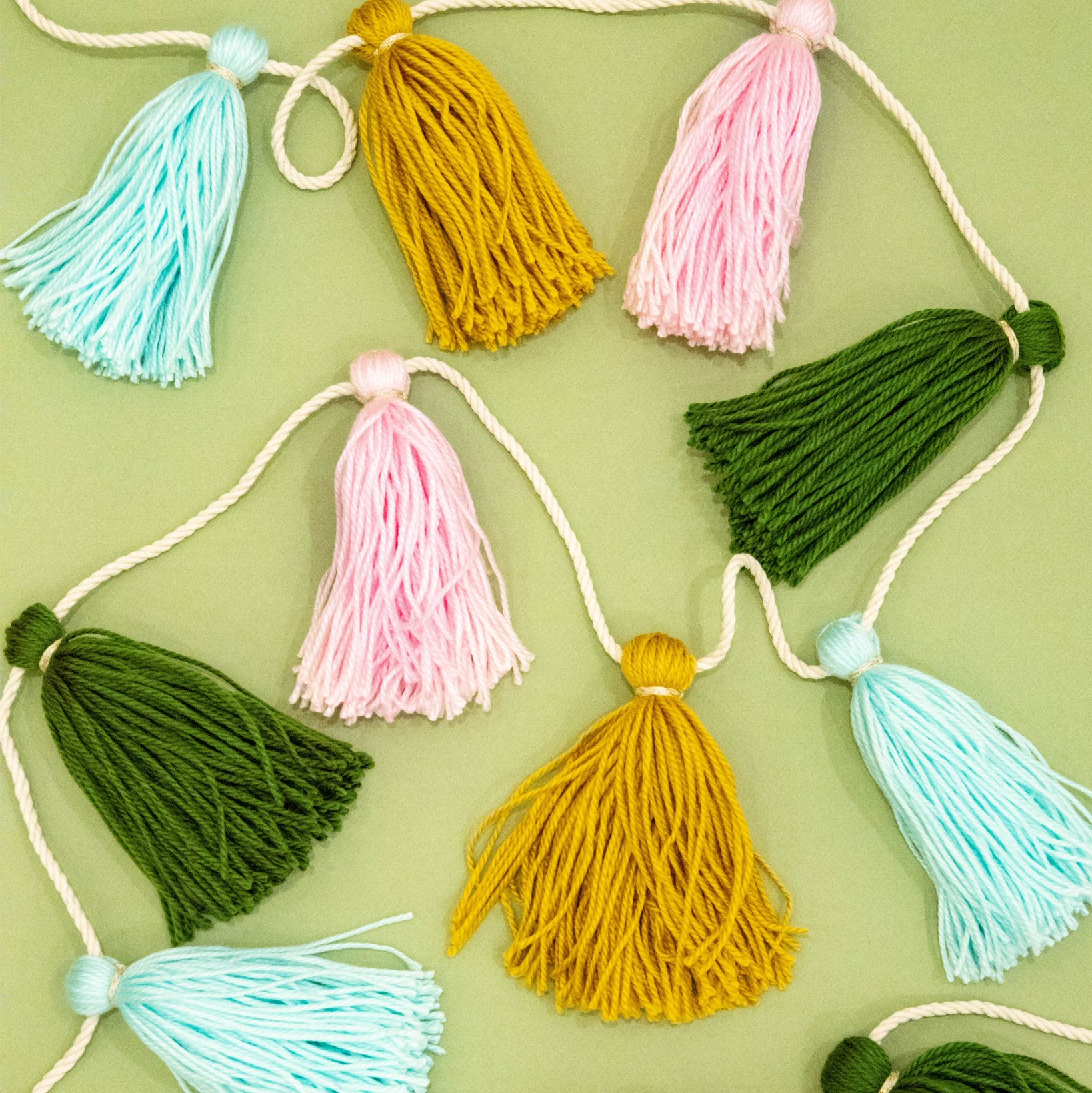 DIY : Mini Tassel Garland